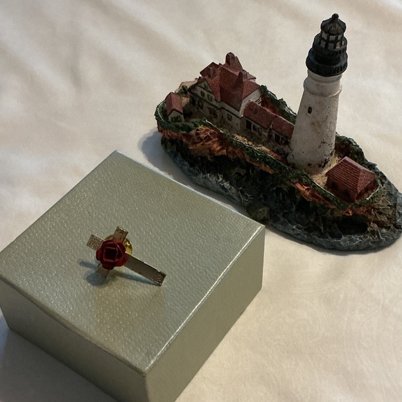 Religious Jewelry - Red Rose Accent on Gold Cross Pin